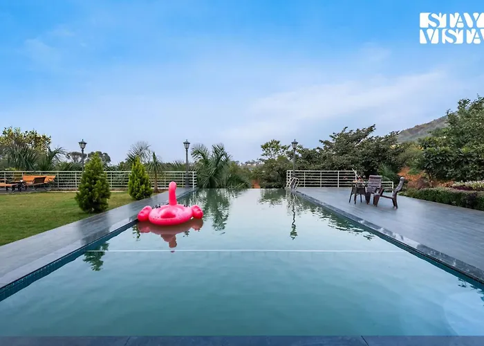 Stayvista At Banyan Nirvana Villa With Pool, Bonfire & Lawn Nashik